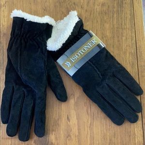 New womans pair of Black gloves isotoner